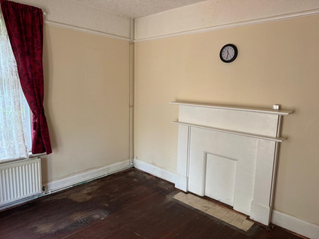 Lot: 140 - CHALET BUNGALOW ON ONE ACRE PLOT IN SEMI-RURAL LOCATION - Bedroom